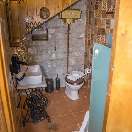 Semesterbostad To Stolidi Tis Psinthou *