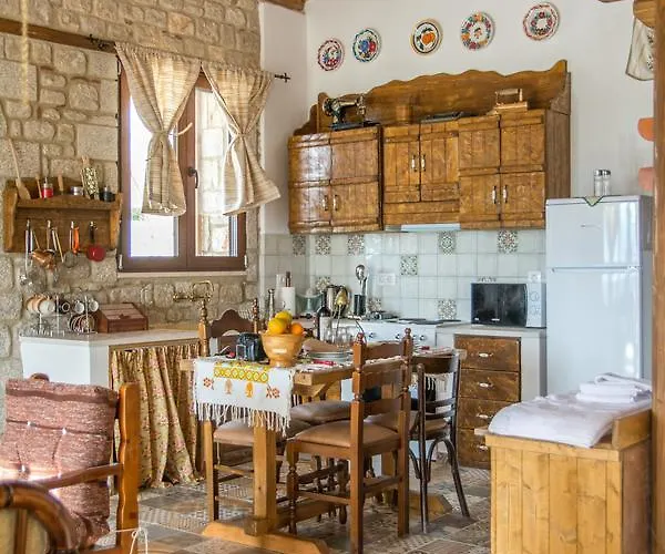 Vakantiehuis To Stolidi Tis Psinthou *