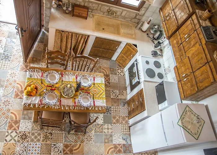 Nyaraló To Stolidi Tis Psinthou *