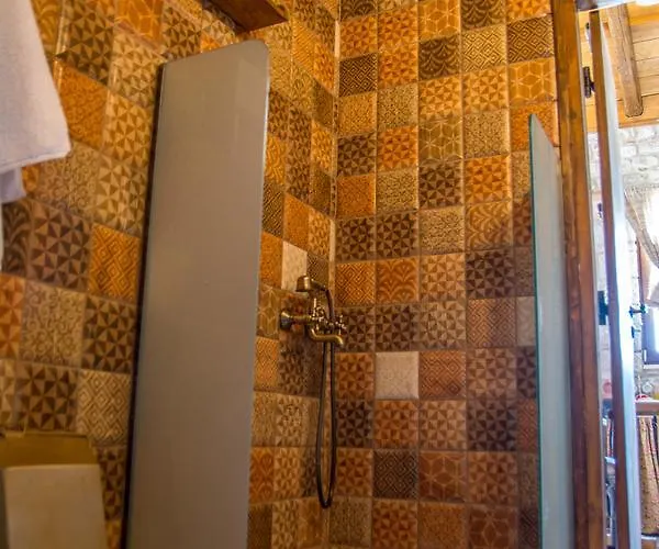 To Stolidi Tis Psinthou Nyaraló Pszínthosz