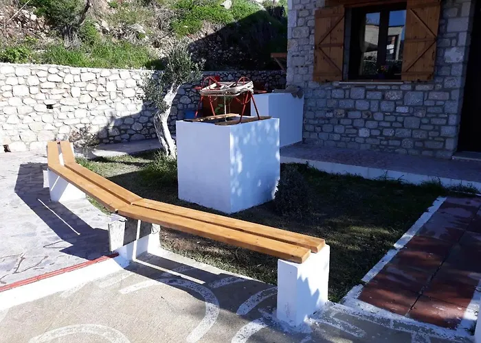 To Stolidi Tis Psinthou *