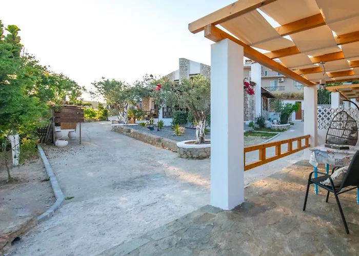 To Stolidi Tis Psinthou *